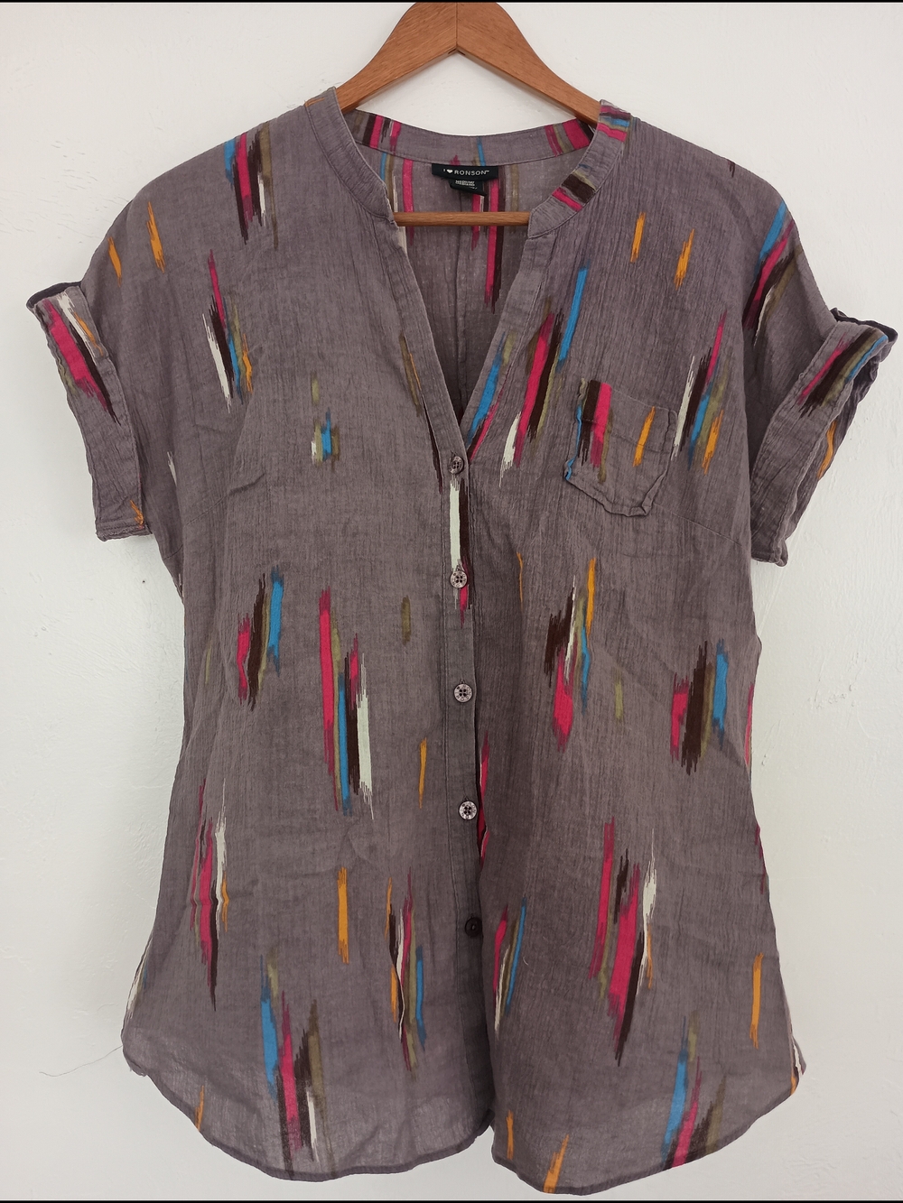 I Heart Ronson 100% Cotton Blouse Gray Abstract Multicolor V-Neck Button-Up